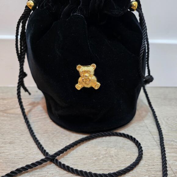 Vintage Black Velvet Bucket Bag Drawstring Gold Teddy Bear Charm Shoulder bag - Picture 2 of 8